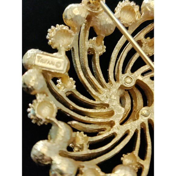 Trifari Vintage Signed Gold Tone Spirial Brooch - Picture 3 of 4